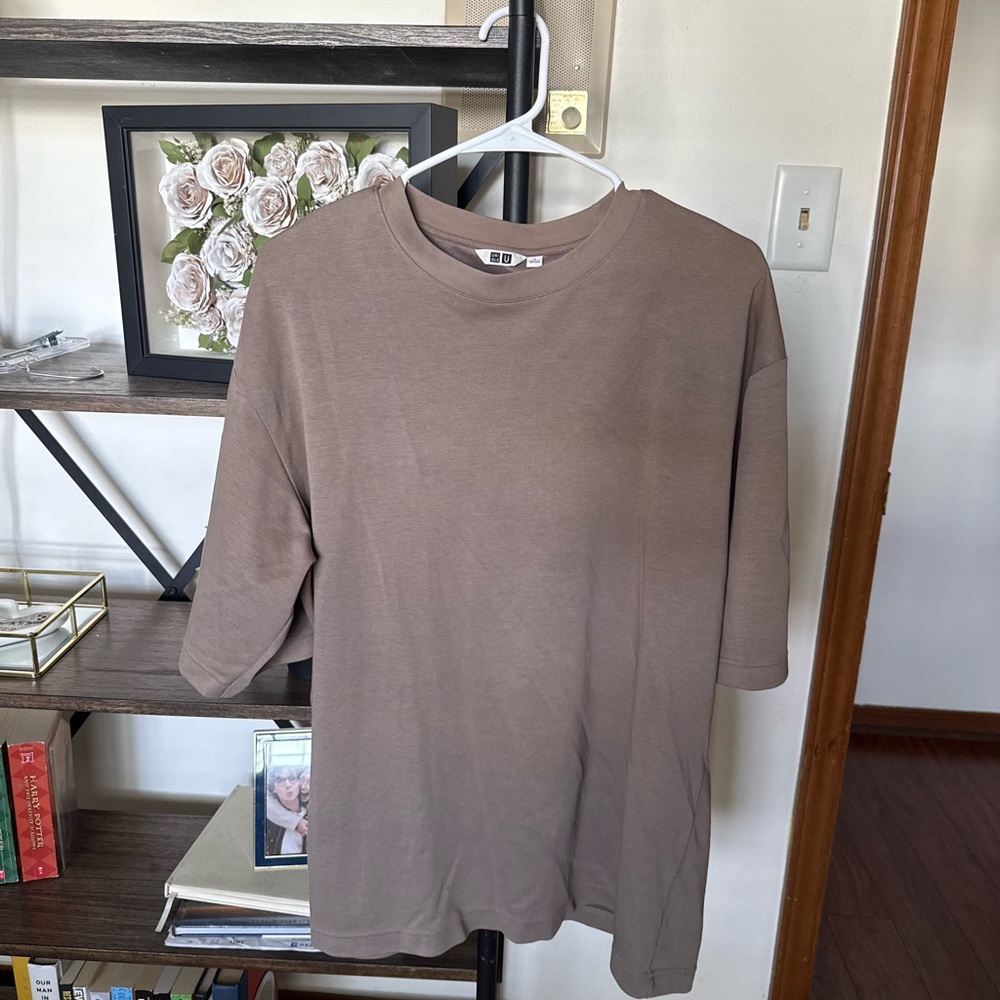 Uniqlo Taupe Long Sleeve Crewneck T-Shirt